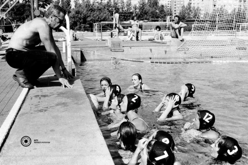 Gyarmati Dezső női csapatot edz